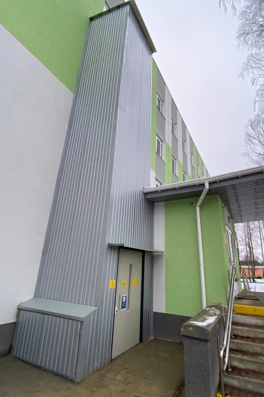 Вертикальний шахтний інвалідний підйомник