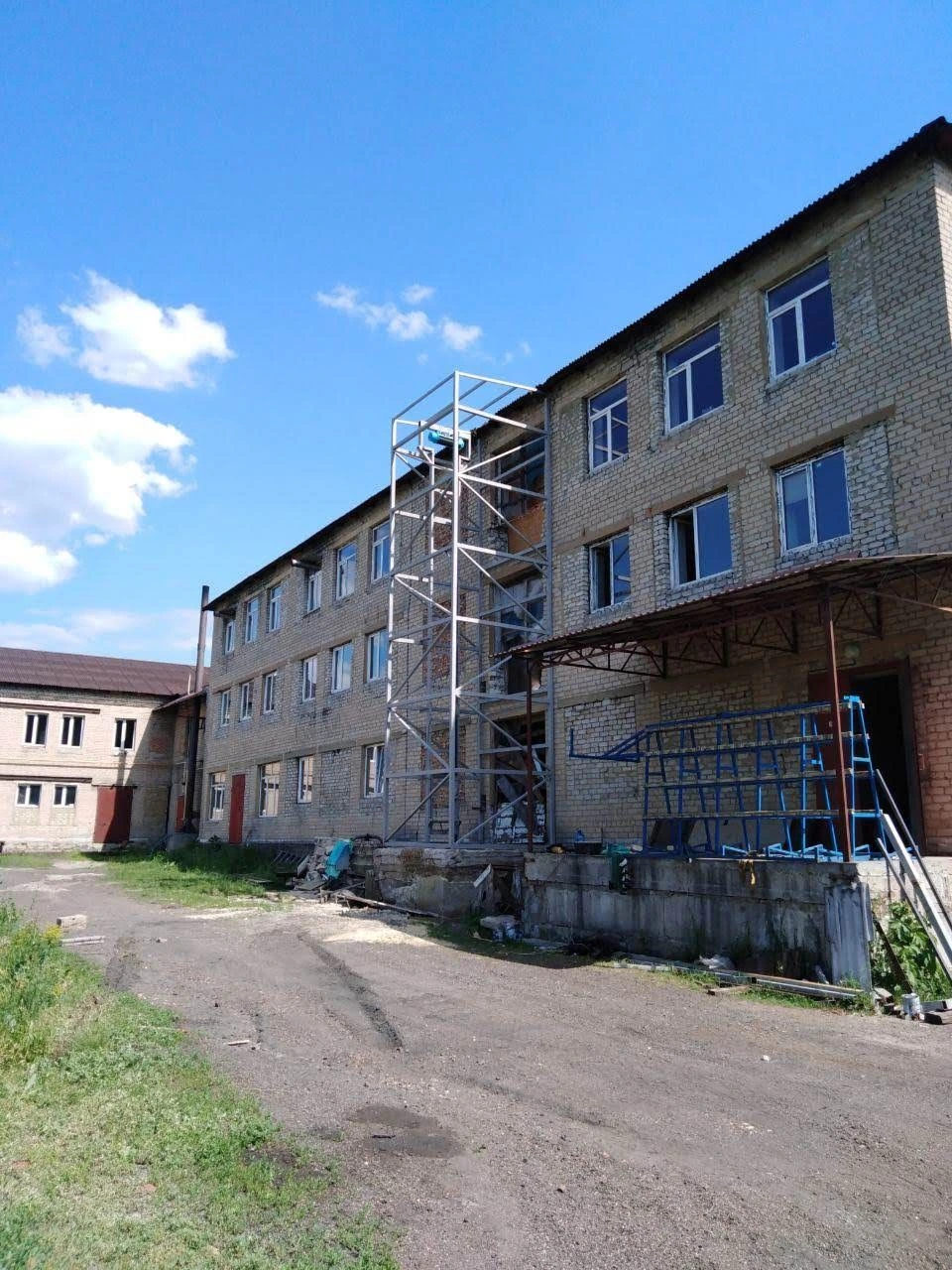 Вантажний підйомник