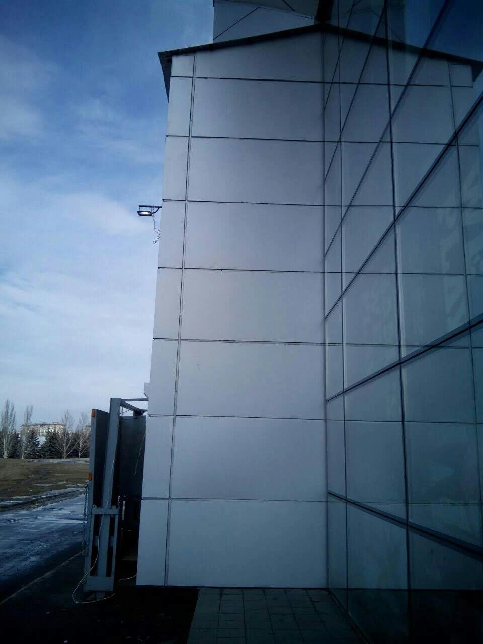 Вантажний підйомник